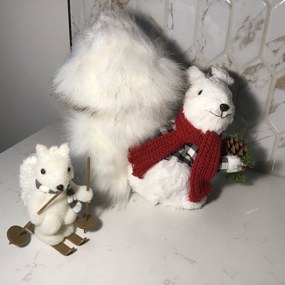 Whimsical Lightweight Winter Squirrel Décor – Fun Collectible Accent